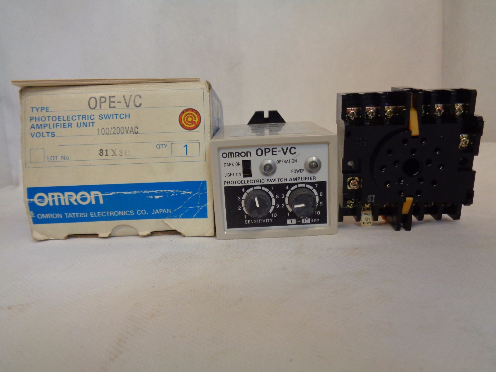 NEW OMRON OPE-VC PHOTOELECTRIC SWITCH AMPLIFIER AC 100/200V