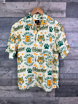 H&M Stranger Things Herren Hemd Größe Small Gelb Hawkins Varsity Print Knopfleiste