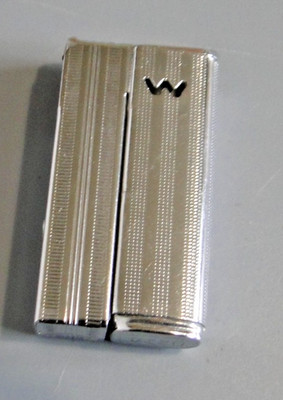 Altes Benzin Feuerzeug graviert 0224 Metall verchromt graviert mit W