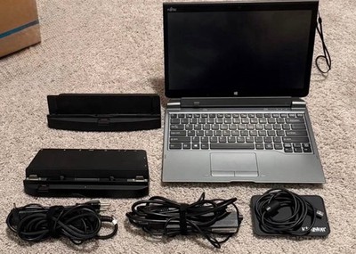 Fujitsu Q704 Laptop Package