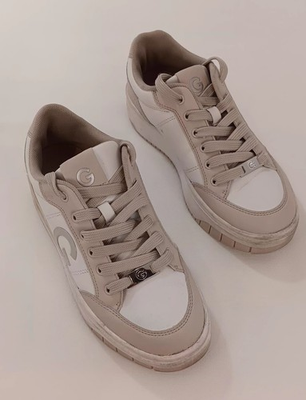 #ad GBG Los Angeles Women#x27;s 8 Guess Holdin White Beige Low Cut Leather Sneakers $14.50