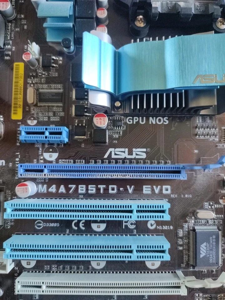 🖥️ AMD Phenom II X4 945 + ASUS M4A785TD-V EVO + Dissipatore + 4GB RAM Kingston - Immagine 2 di 4