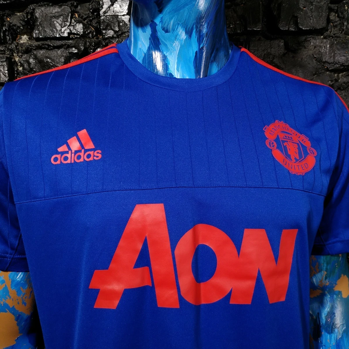 man united training jersey