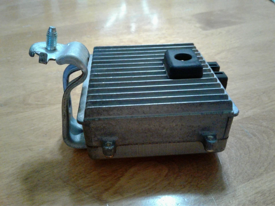 Оригинальный модуль управления топливным насосом 1993-94 Lexus LS400 NO 89570-50010  - Изображение 4 из 4