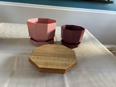 Set Of Planters With Riser