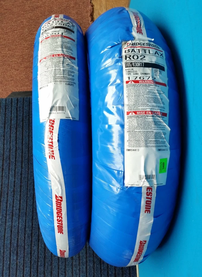 PAR de neumáticos Bridgestone Slick Race, 120/605R17 V02 / 165/630R17 R02 YCY nuevo stock