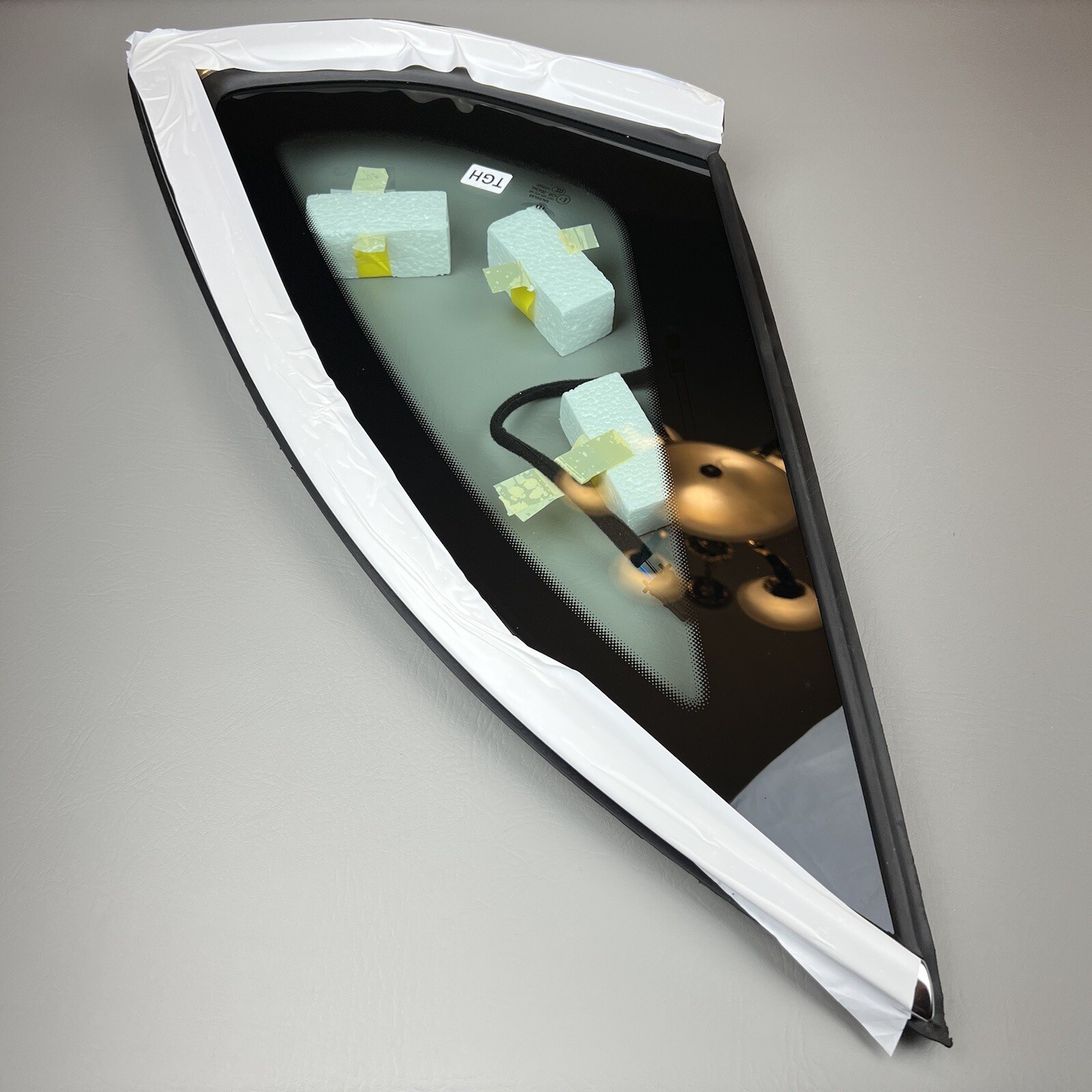 2016-23 BENTLEY BENTAYGA REAR LEFT GLASS QUARTER VENT WINDOW CORNER PANEL TRIM