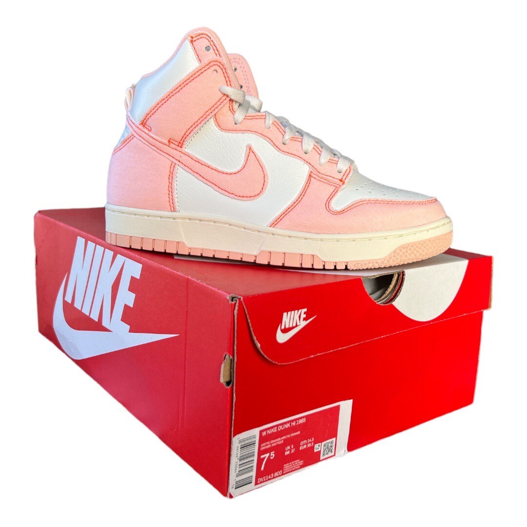 赤ステッチ×ピンクデニム風 1985 NIKE DUNK High復刻 赤ステッチ×ピンクデニム風 1985 NIKE DUNK High復刻 - メルカリ