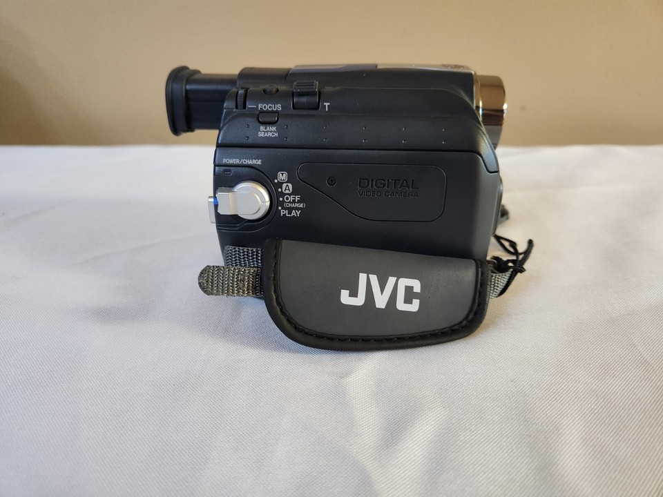 JVC GRD33U Mini DV Camcorder Digital Video Camera and Accessories No