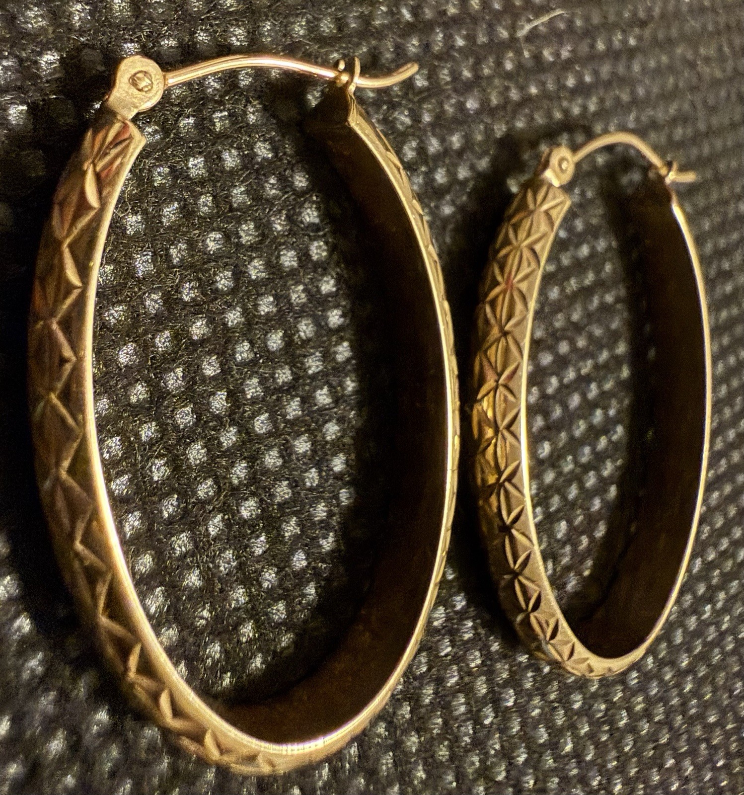 2.25g 14k Solid Yellow Gold Patterned Elongated  … - image 8