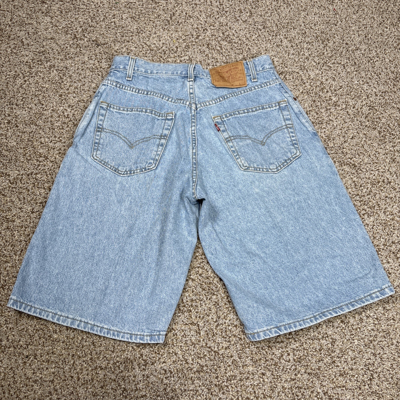 Vtg Levi's Baggy Fit Denim Jean Shorts Size 31 - View 9