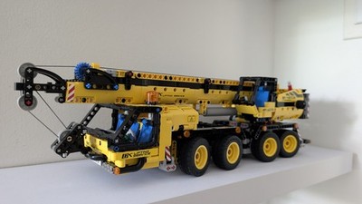  Complete LEGO TECHNIC: Mobile Crane (42108)