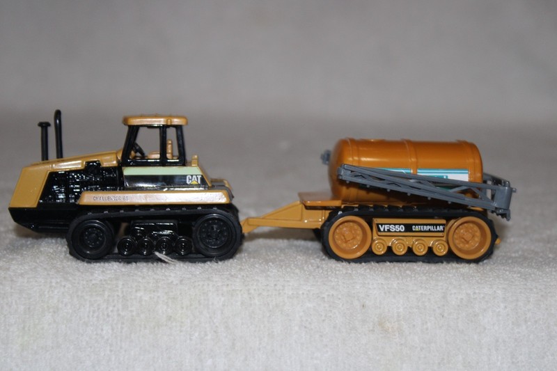 1/64 CAT CHALLENGER 65 & CATERPILLAR VFS50 SPRAYER