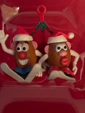 2004 HASBRO Basic Fun / MR & MRS Potato Head  on SKI LIFT CHRISTMAS Ornament