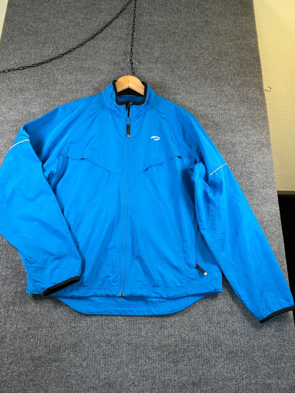 Brooks Mens Running Jacket Size Medium Blue Windbreaker Zip Pockets