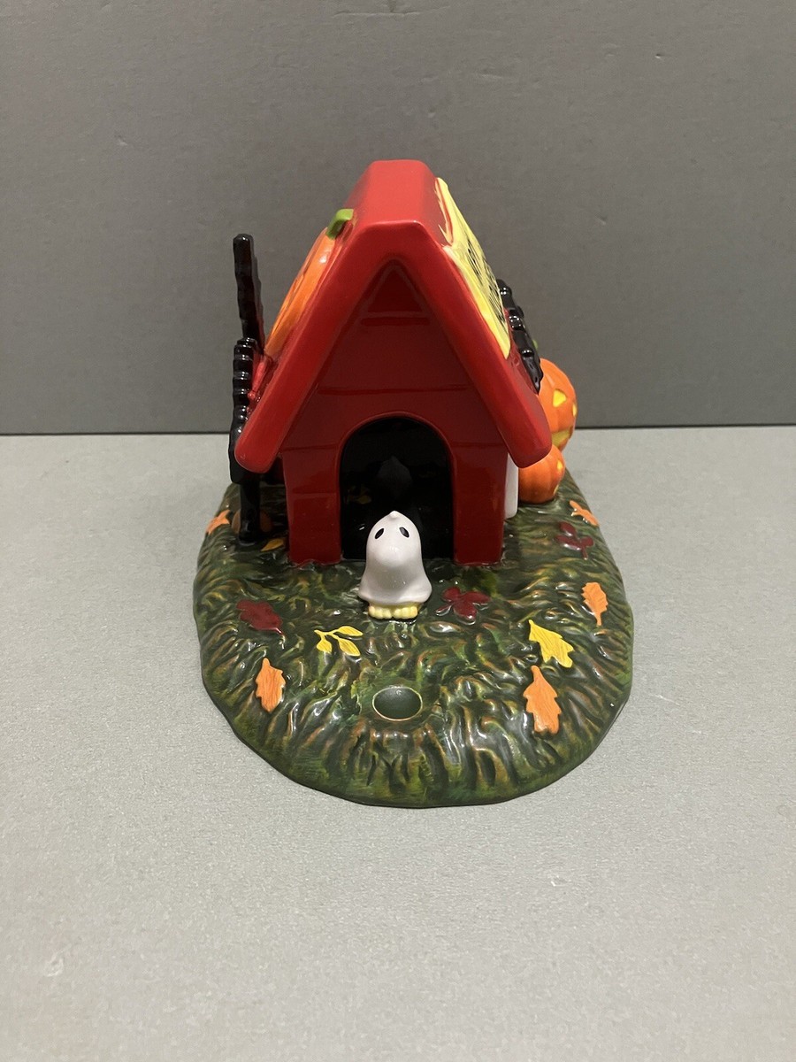 2007 Peanuts Department 56 Snoopy's Haunted House - Halloween