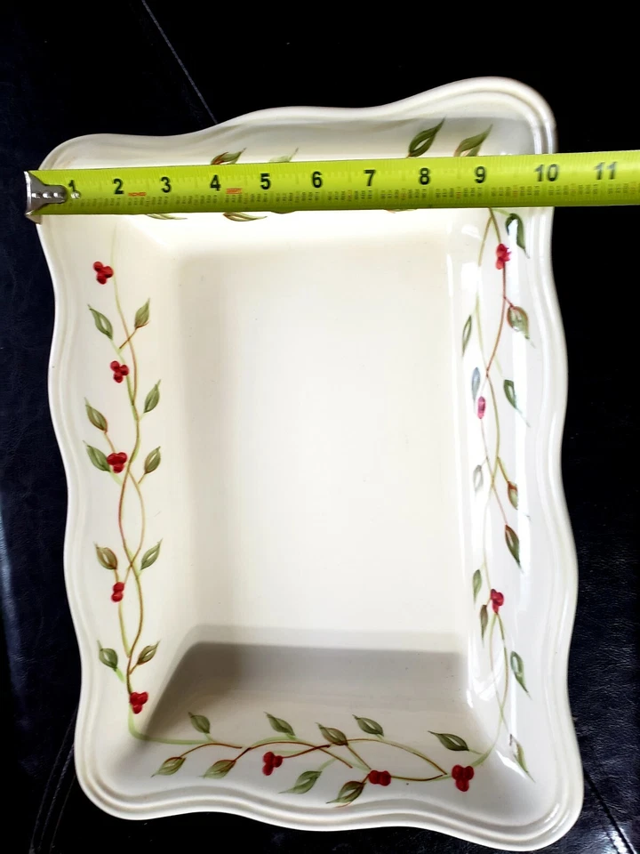 Plato de bayas de acebo de Navidad Holmes Foto 3 de 4