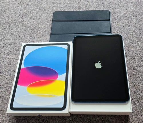 iPad Blue 10th Generation 64gb MINT CONDITION. Original Box PLUS bundled case