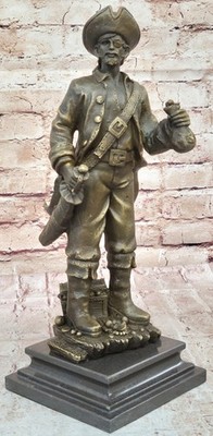 Unterzeichnet Original Piraten Mit Schmuck Brust & Schwert Bronze Statue