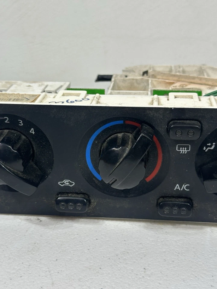 Оригинальный климат-контроль в сборе для передней панели Nissan Xterra Xe 2003-2004 годов выпуска - Изображение 3 из 4