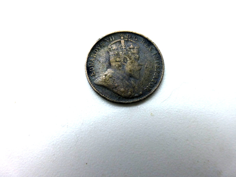 1909 Pointed Leaves Canadian 5 Cent Silver in F-VF Condition