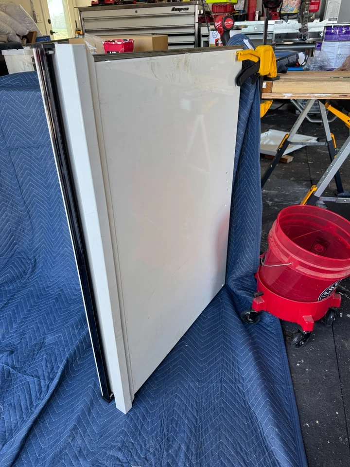 "Cajón Snap On Epiq 4"" - Estándar 38"" de ancho, blanco brillante con borde cromado" Foto 4 de 4