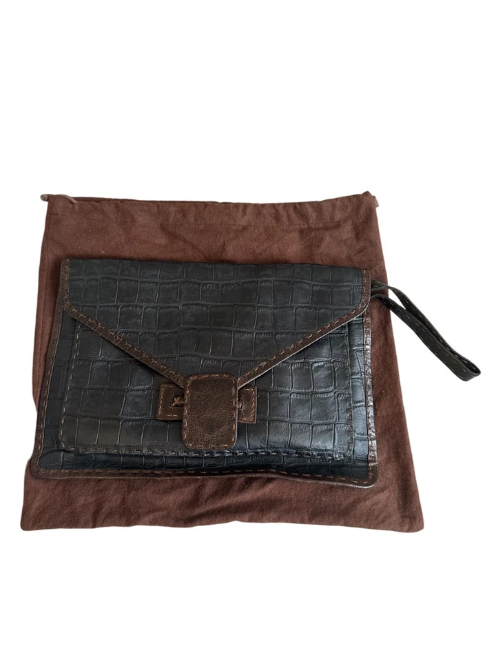 Bolso sin asas CARLA MANCINI de cuero marrón sobre de gran tamaño con bolsa para el polvo Foto 2 de 4