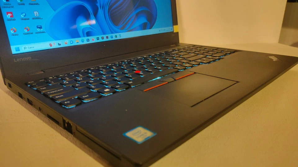 Lenovo ThinkPad T560 i5 SSD 2 TB 16GB Ram FULL HD - Immagine 2 di 4