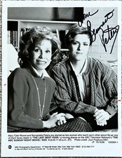 Bernadette Peters Signed In Person 7x9 RARE Promo Press Photo - Mary Tyler Moore