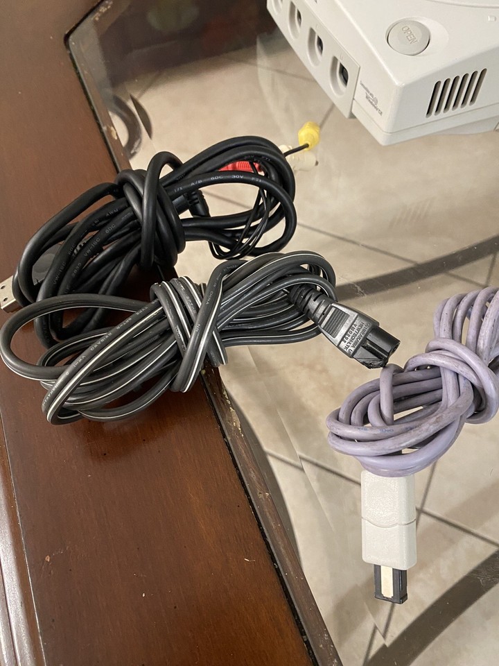 SEGA Dreamcast System Console w/controller As Is Don’t Read Disc. Free