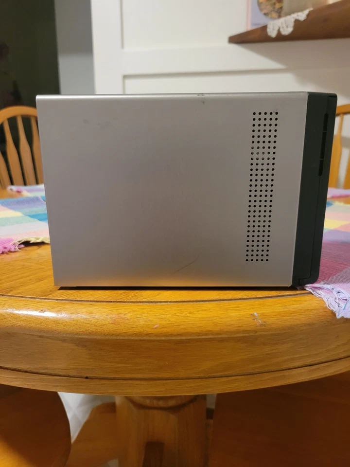 QNAP TS-269 Pro NAS with power adapter - Image 3 of 4