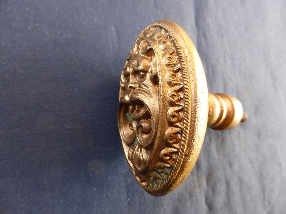 Poignée ancienne laiton décor tête Porte bouton - Photo 4/4