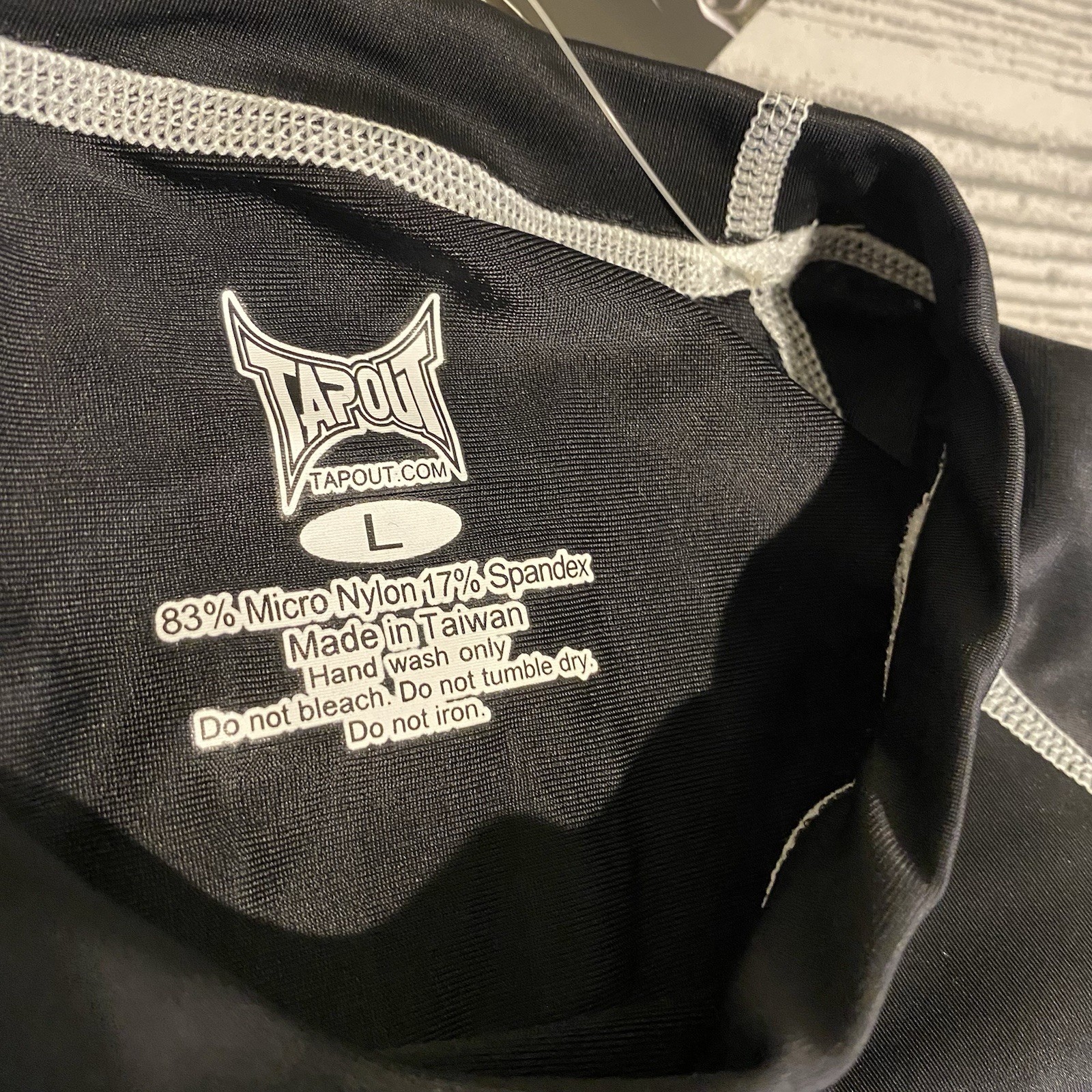 TAPOUT NWT Mens Rash Guard MMA Jiu Jitsu Long Sleeve Stretch Shirt Size L