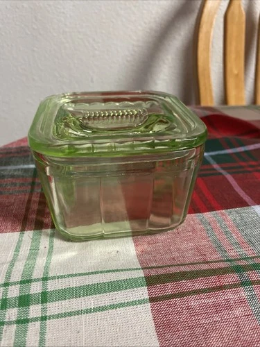 Vtg Depression Vaseline Green Uranium Glass Refrig Dish w/Lid 4 x 4 Imperfect
