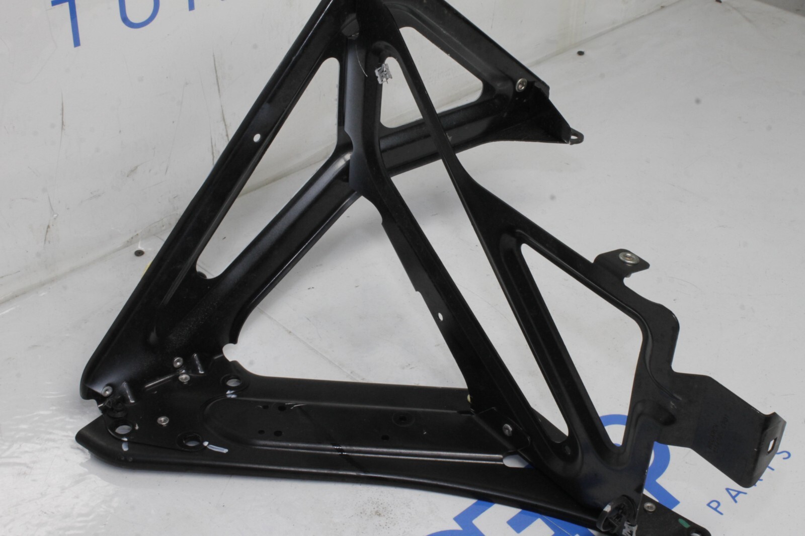 12-14 MCLAREN MP4-12C 12C 570 650 OEM RH REAR QUARTER PANEL BRACKET 11A4985CP