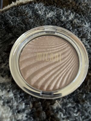 Milani Instant Glow Face Highlighter Powder Shade #02 Dayglow Strobelight