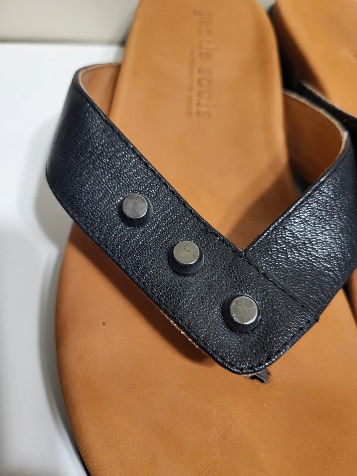 Sandalias Gentle Souls de cuero negro con tanga con plantilla acolchada talla 6,5 Ret $149 Foto 4 de 4