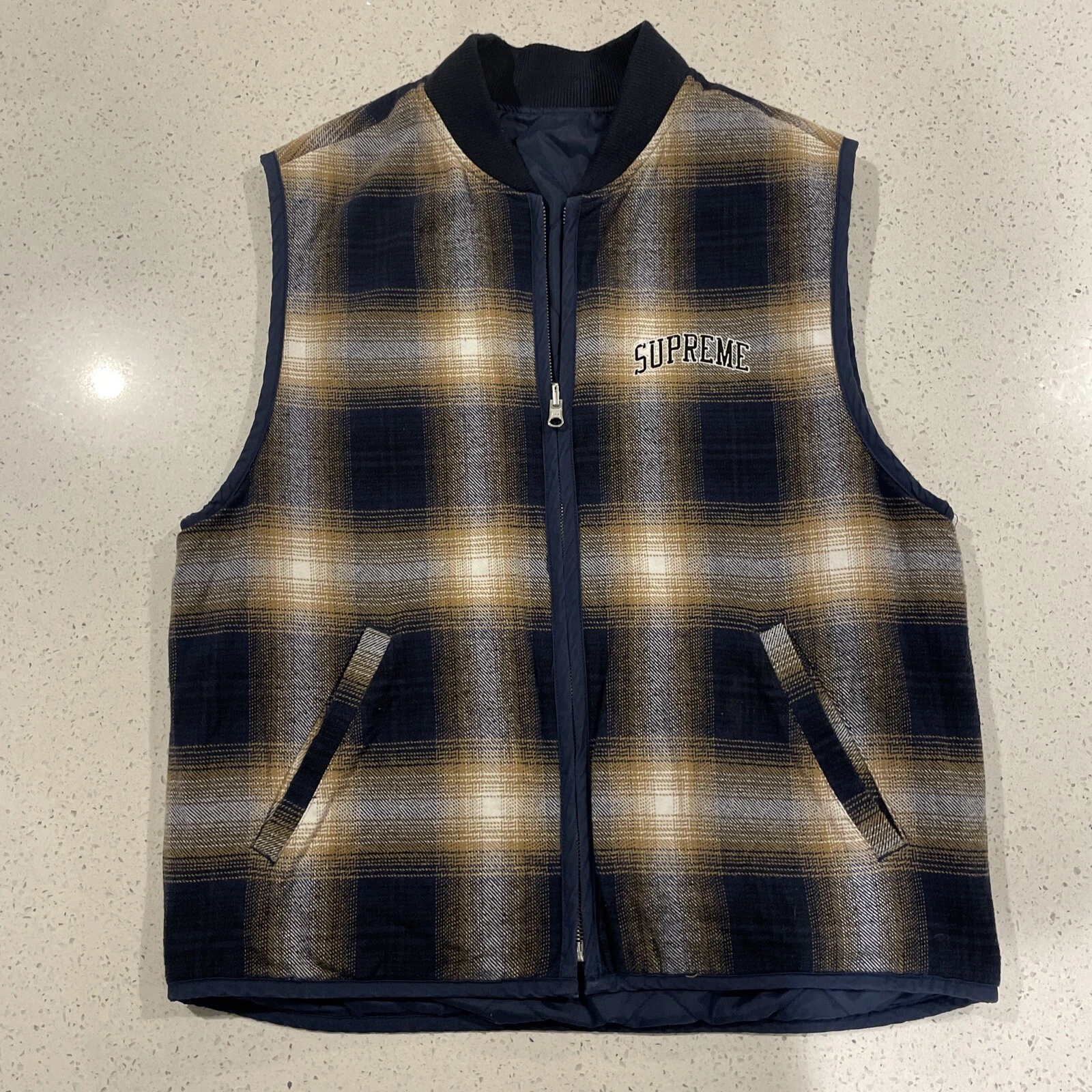 Gilet à carreaux ombre réversible SUPREME voir photos pour mesures moyen