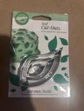 Wilton LEAF FONDANT CUT-OUTS Cutters 3 Graduated Sizes NIP