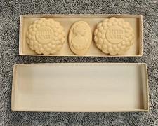 VTG House of Wrisley Hobnail Floral Soap Box + Avon Cameo Bar Cottage B&B Decor