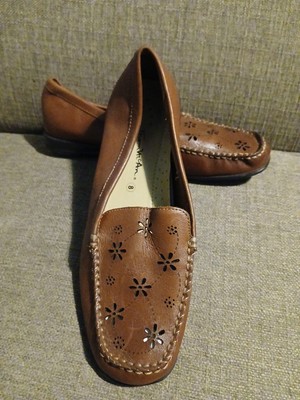 Women's Thom McAn Leather Loafers,  size 8