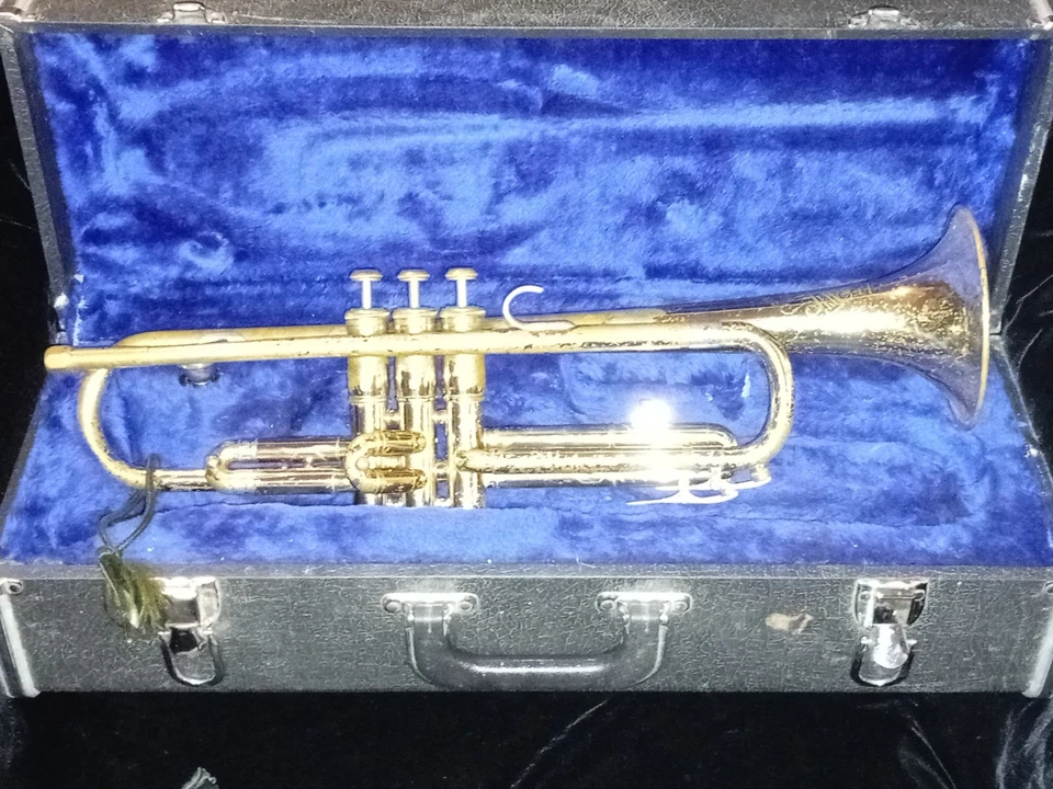 Olds Trumpet (#403508) w Case & Supporting Gear 1949 - Image 3 of 4