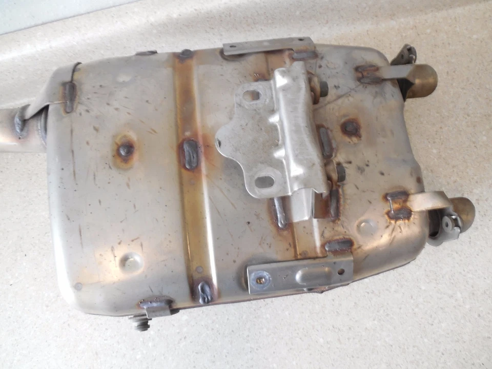 04 05 06 Yamaha FZ6 MUFFLER / MID PIPE REAR EXHAUST ASSEMBLY 5VX-14710-00-00 Foto 3 de 4