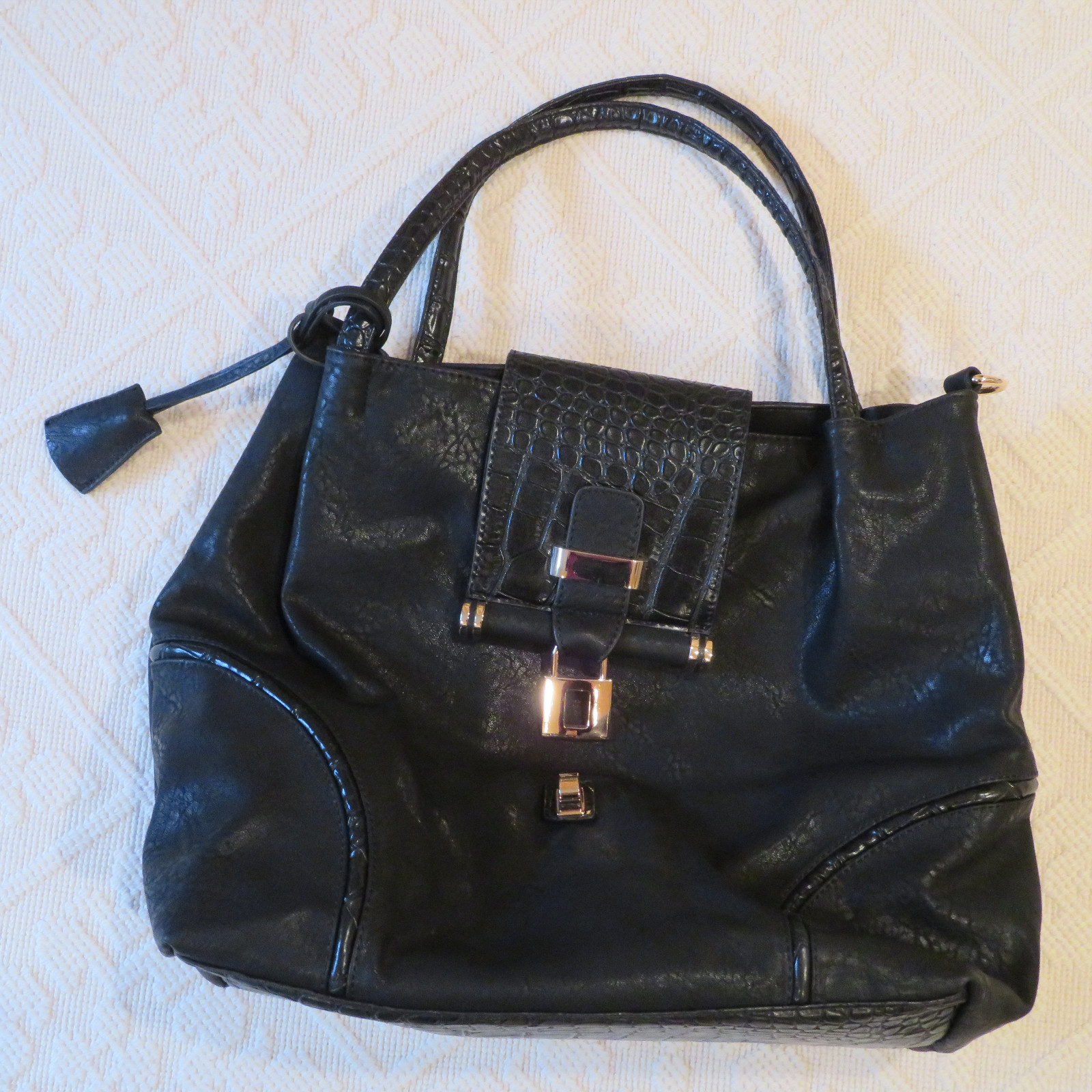 NWOT BLACK VEGAN LEATHER LOCKABLE HANDBAG/PURSE/HOBO/TOTE/LONG SHOULDER