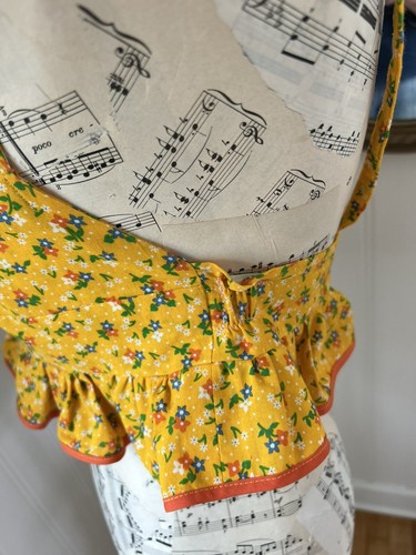 True Vintage 1970s Handmade Halter Top Calico Cropped Ruffles Yellow Button Back - Picture 3 of 7