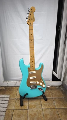 Squier by Fender 40th Anniversary Stratocaster 2022 - Satin Seafoam Green - Bild 1 von 4