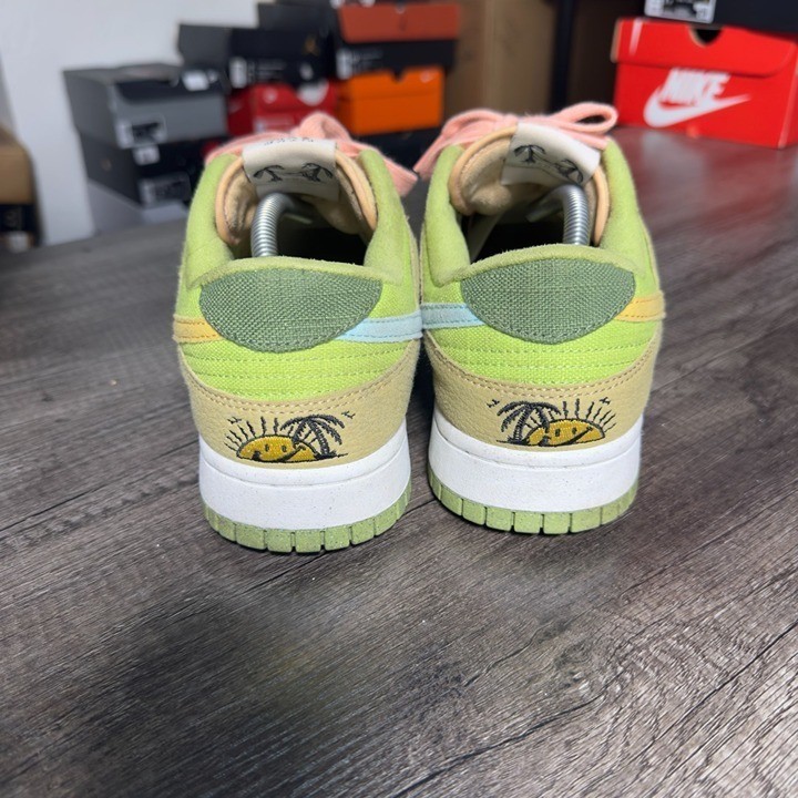 Size 10.5 - Nike Dunk Low Se Sun Club DM0583-800 Multi-Color Canvas & Suede thumbnail 3