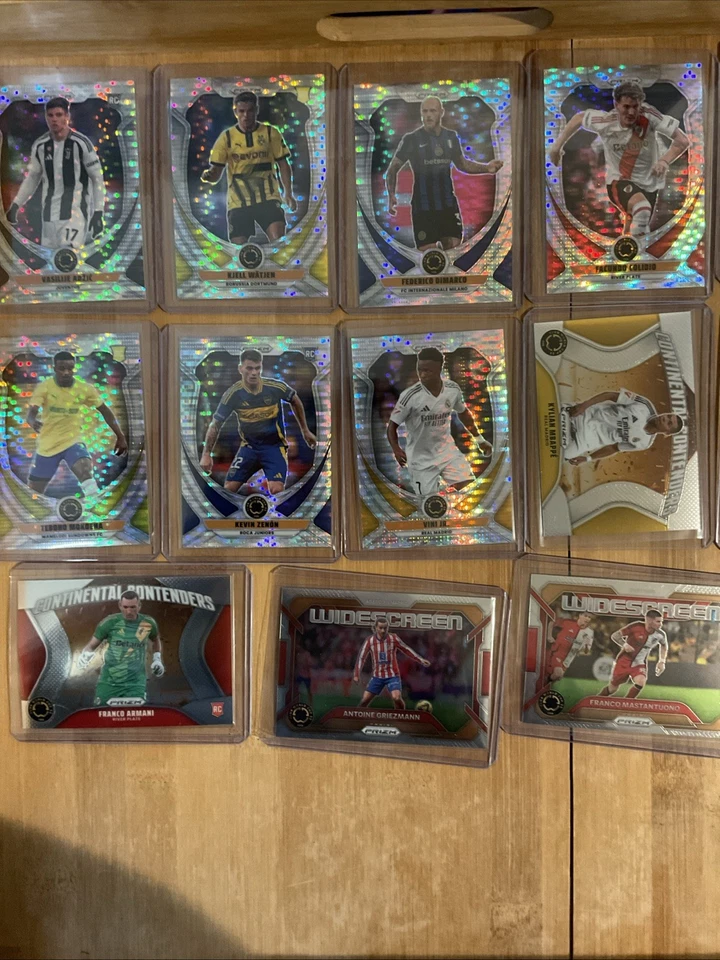 Lote de 31 tarjetas de insertos y paralelos Prizm World Cup 2025 (3 numerados, 14 RC) Foto 3 de 4