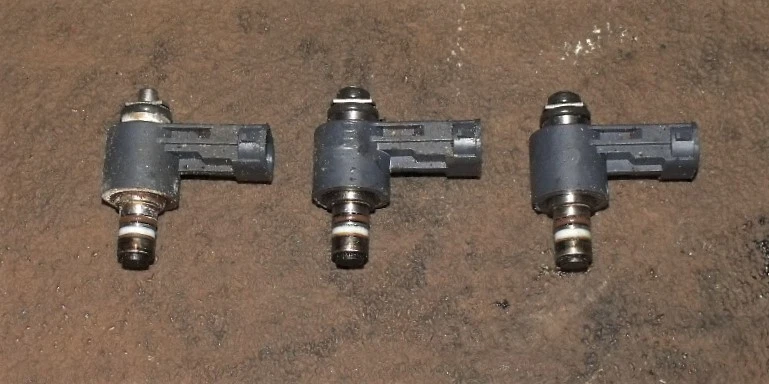 Tohatsu 90 HP 2 Stroke Air Injector Assembly (3) PN 3T5103100 Fits 2001-2011 - Image 2 of 4