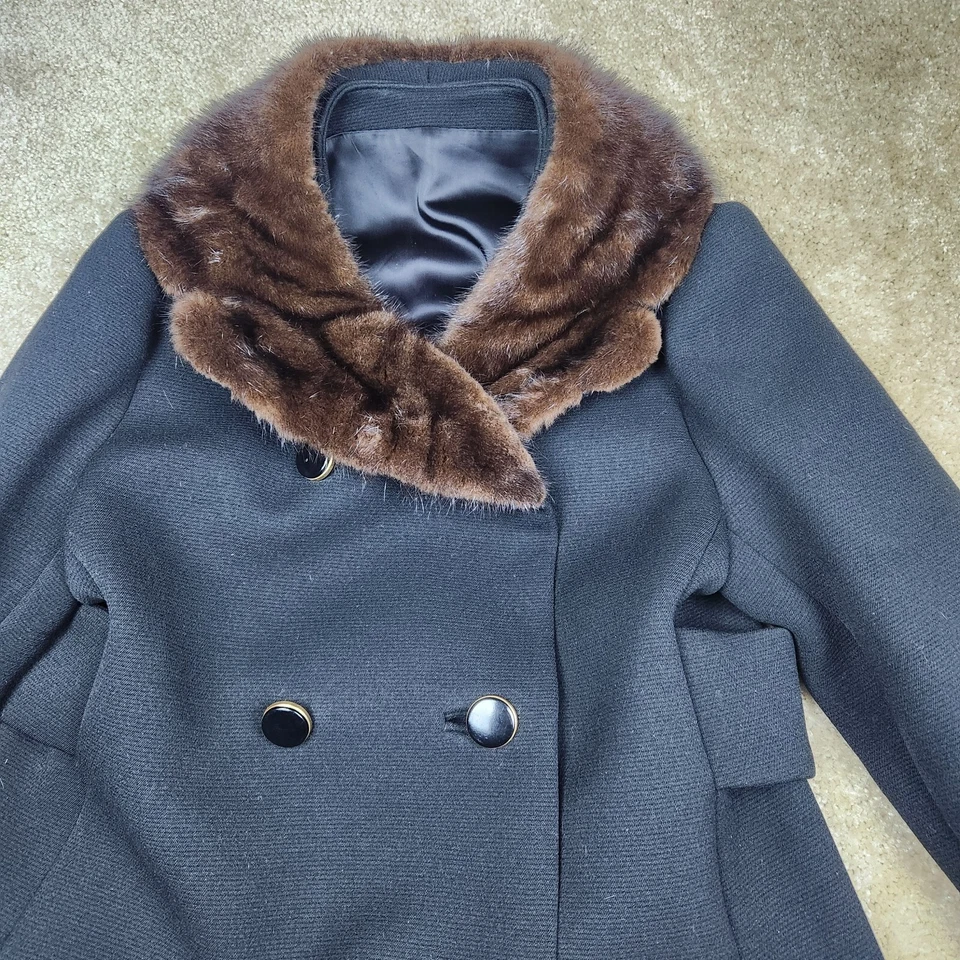 Marshall Field's Sycamore Vintage Long Wool Coat Faux Fur Collar Womens Sz 8-10 - Image 2 of 4